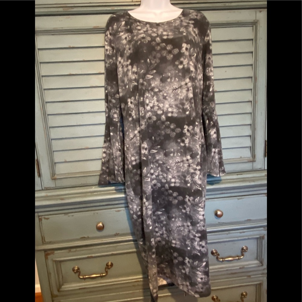 Simple and comfortable midi dress (can be maxi)